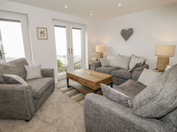 Living area - The Sandy Bee, Benllech (Tyn-y-Gongl)