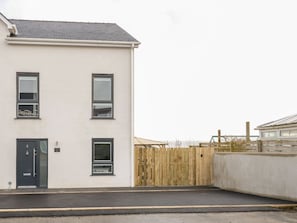 Exterior - The Sandy Bee, Benllech (Tyn-y-Gongl)