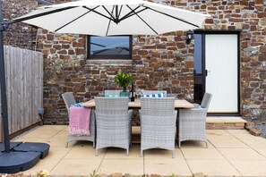 Outdoor dining - Coast View, Hartland (Bideford)