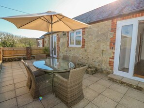 Outdoor dining - Parlour Cottage, Gatcombe (Newport)