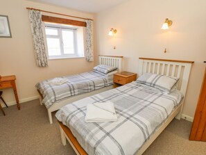 Room - Parlour Cottage, Gatcombe (Newport)