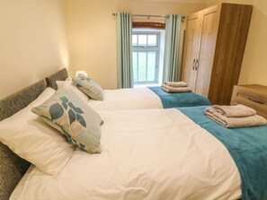 WiFi - BLAKE HALL, woodburner, countryside views, Bowes (Barnard Castle)