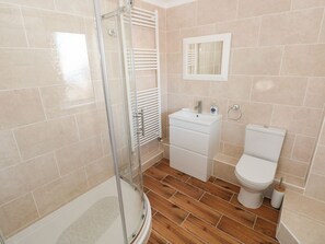 Shower - Meadow View, Letterston (Haverfordwest)