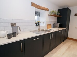 Dishwasher, high chair - Y Stabl, Cerrigydrudion (Corwen)