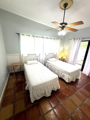 Room - Spacious 4-bedroom house in awesome Sarasota with AC (Sarasota)