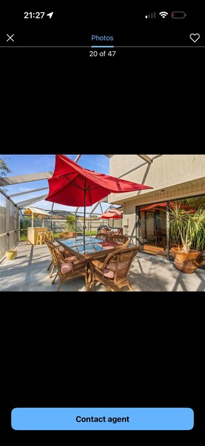 Outdoor dining - Spacious 4-bedroom house in awesome Sarasota with AC (Sarasota)