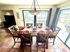 Dining - Spacious 4-bedroom house in awesome Sarasota with AC (Sarasota)