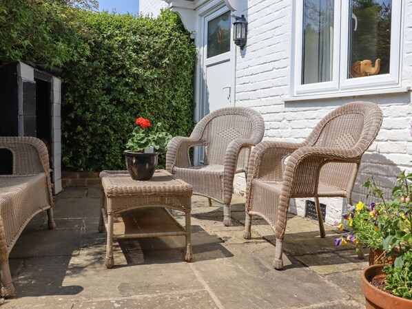 Terrace/patio - HOP HOUSE: Cozy Retreat with WiFi (Hastings)