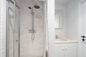 Shower - Charming Ty Tylluan in Camrose (Haverfordwest)