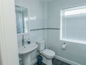Shower - Bay View: A Charming Retreat (Paignton)