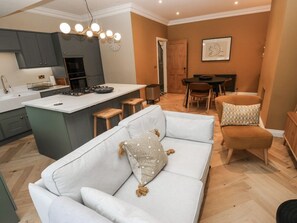 Living area - Fairfield House, Almondbury (Almondbury)