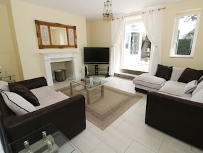 Living area - Garden View, Malvern (Malvern)