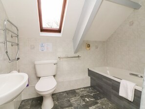 Shower - The Loft, Holsworthy (Holsworthy)