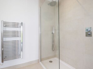 Shower - Chi Gwynn - Your Crantock Escape (Newquay)