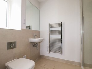 Shower - Chi Gwynn - Your Crantock Escape (Newquay)