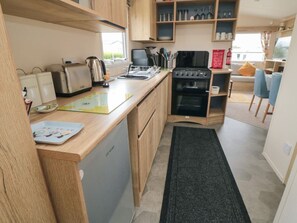 Private kitchen - No30 Elm Rise: Coastal Retreat (Filey)