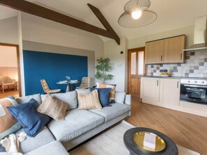 Living area - Wren Cottage, Llangaffo (Gaerwen)