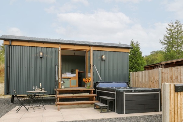 Dam View Shepherds Hut