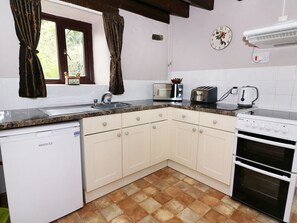 Private kitchen - CEDAR HOUSE, Dog friendly, Llanidloes (Llanidloes)