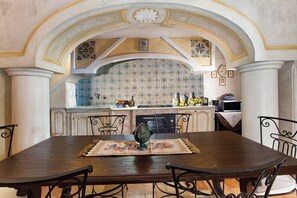 Luksushuoneisto, 2 makuuhuonetta, merinäköala | Yksityinen keittiö