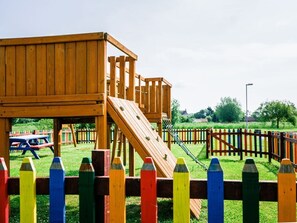 Children’s area - LADYBIRD, WiFi, lakeside, Bridgwater (Bridgwater)