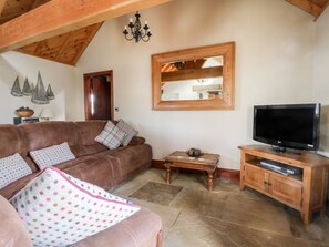 Living area - Charming Stable Cottage Retreat (Whitby)