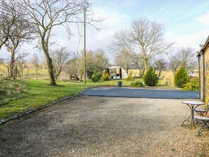 Property grounds - Charming Stable Cottage Retreat (Whitby)