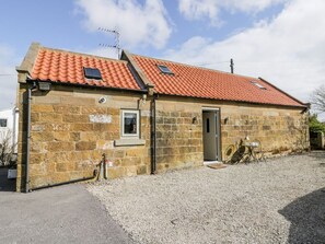 Exterior - Charming Stable Cottage Retreat (Whitby)