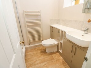 Shower - John Dufton’s Barn, Cockermouth (Cockermouth)