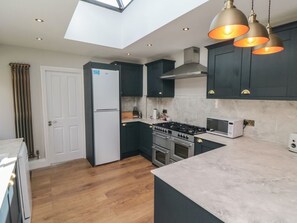 Dishwasher, high chair - Wellington House, Bridlington (Bridlington)