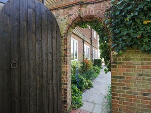 Exterior detail - Little Danns: A Cozy Getaway (Hailsham)