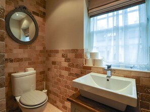 Shower - The Bothy, Farnham, Yorkshire. (Knaresborough)