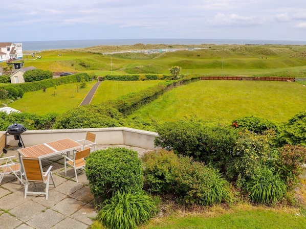 Outdoor dining - Seacoast Cottage, Castlerock (Castlerock)
