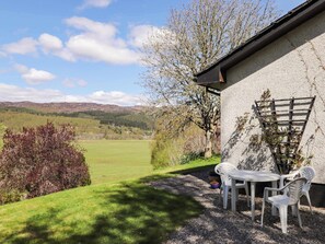 Outdoor dining - Glen Affric View at Hill House, Cannich (Inverness)