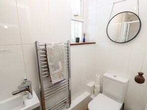Shower - Lancaster House, Sandown (Sandown)