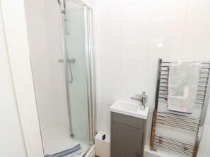 Shower - Lancaster House, Sandown (Sandown)