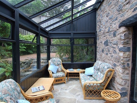 Terrace/patio. Forestoke Linhay, Ashburton