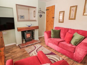 Living area - 58 WESTGATE, parking, WiFi, in Pickering (Pickering)