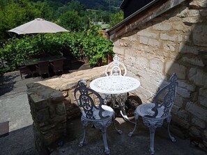 Outdoor dining - Combe Cottage, Stroud (Stroud)
