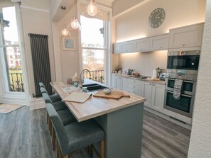 Dishwasher - ARCHIE'S ANCHOR: Cozy Retreat (Scarborough)