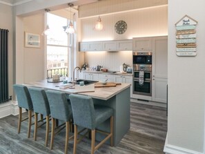Dishwasher - ARCHIE'S ANCHOR: Cozy Retreat (Scarborough)