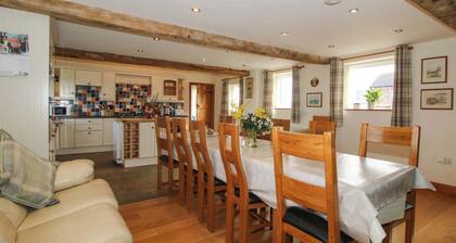 The Barn: A Charming Retreat in Cockshutt