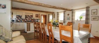 The Barn: A Charming Retreat in Cockshutt
