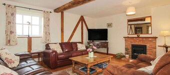 The Barn: A Charming Retreat in Cockshutt