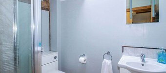 The Barn: A Charming Retreat in Cockshutt