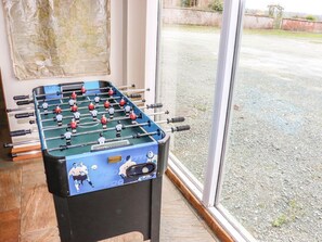 Game room - The Barn: A Charming Retreat in Cockshutt (Ellesmere)