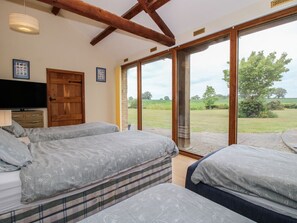 Room - The Barn: A Charming Retreat in Cockshutt (Ellesmere)