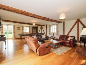 Living area - The Barn: A Charming Retreat in Cockshutt (Ellesmere)