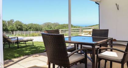 Atlantic View: Coastal Gem in Bude