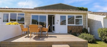 Cape 11: A Coastal Retreat